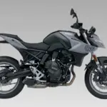 Suzuki GSX-8S streetfighter bike front view with aggressive design